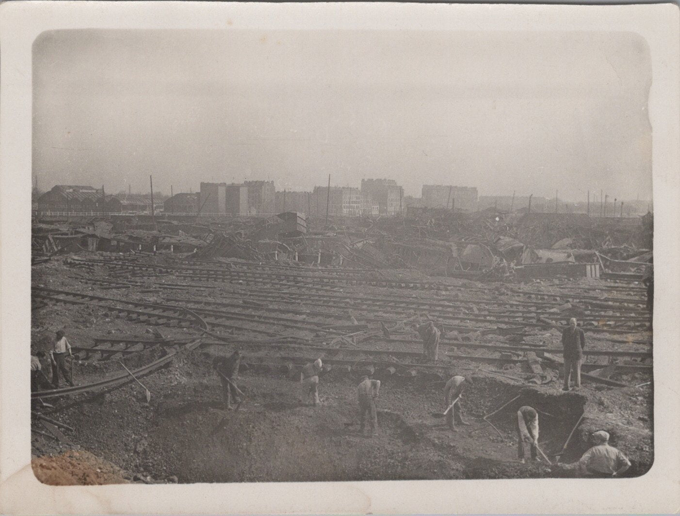 série de 6 photos destructions par bombardement dans une gare française 1939-45