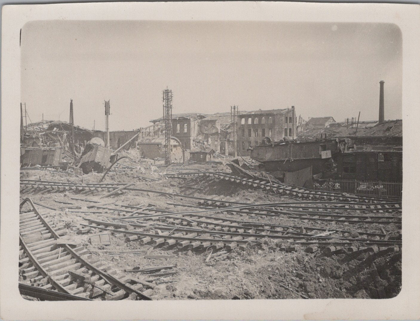 série de 6 photos destructions par bombardement dans une gare française 1939-45