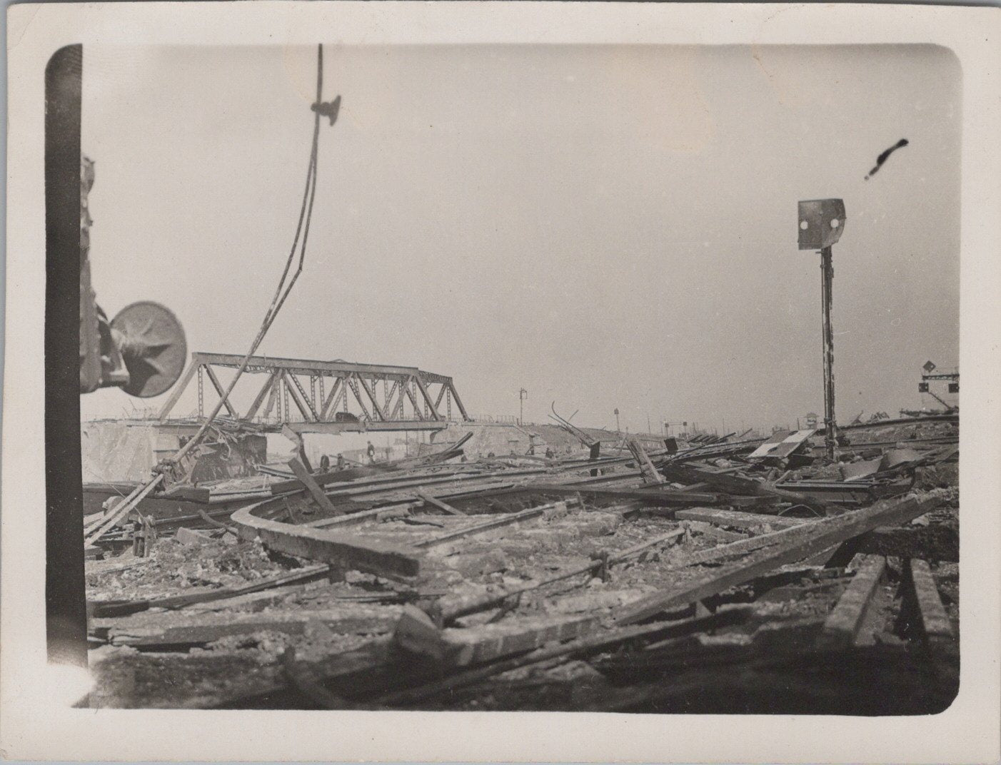 série de 6 photos destructions par bombardement dans une gare française 1939-45