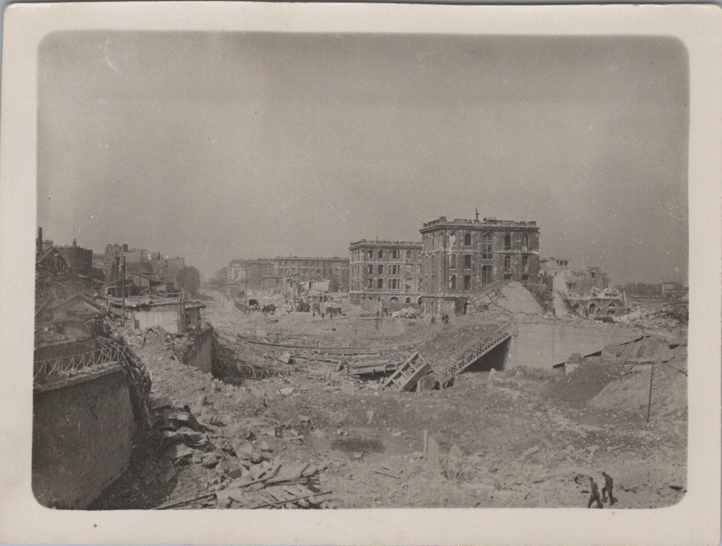 série de 6 photos destructions par bombardement dans une gare française 1939-45