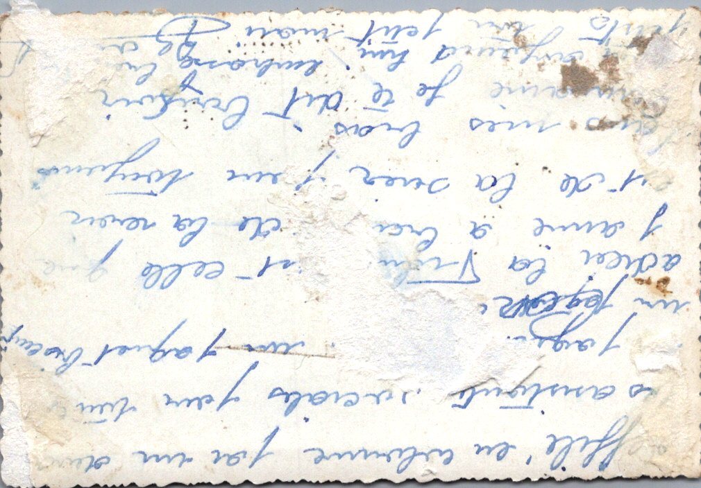 photo Indochine assistantes sociales féminines percevant des paquets de gateaux 8,5 x 6 cm