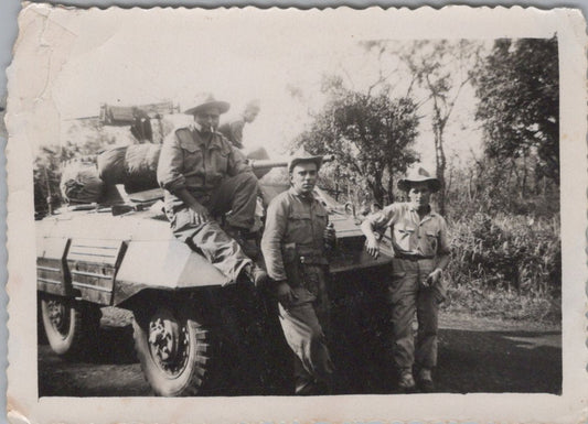 photo Indochine AM8 avec équipage  8,5 x 6 cm