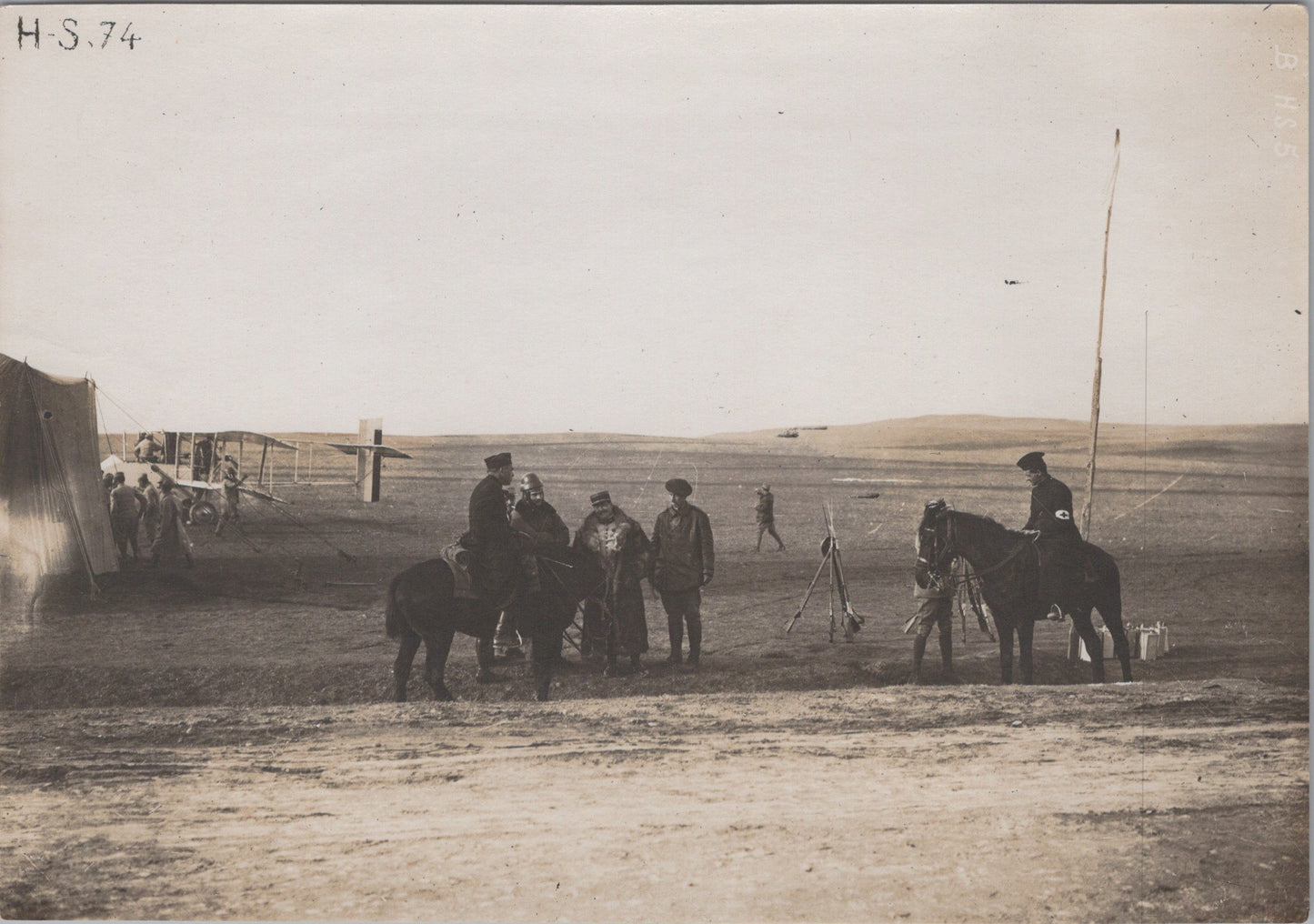 grande photo avion au camp d'aviation Français Salonique avec aumôniers 1914-1918  17x12 cm