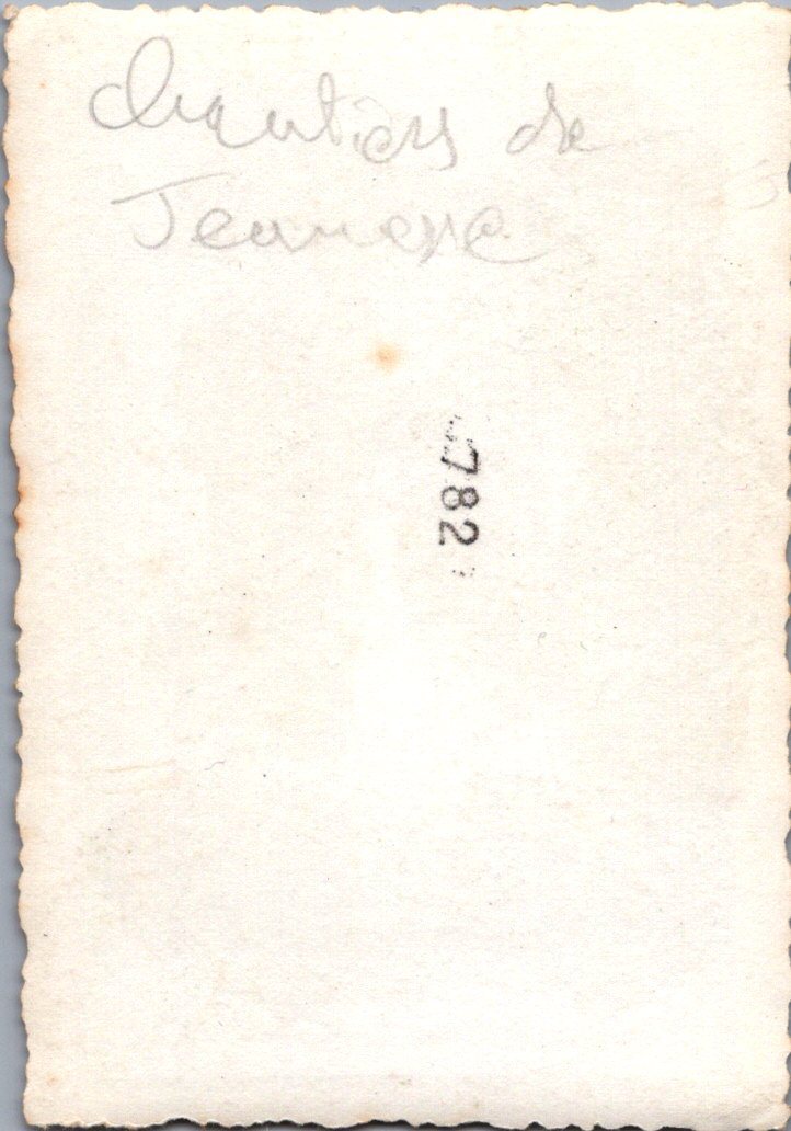2 photos du fanion du chantier de jeunesse Charles de Foucauld 8,5 x 6 cm