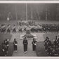 grande photo musique des Chantiers de Jeunesse et cérémonie  18x13 cm