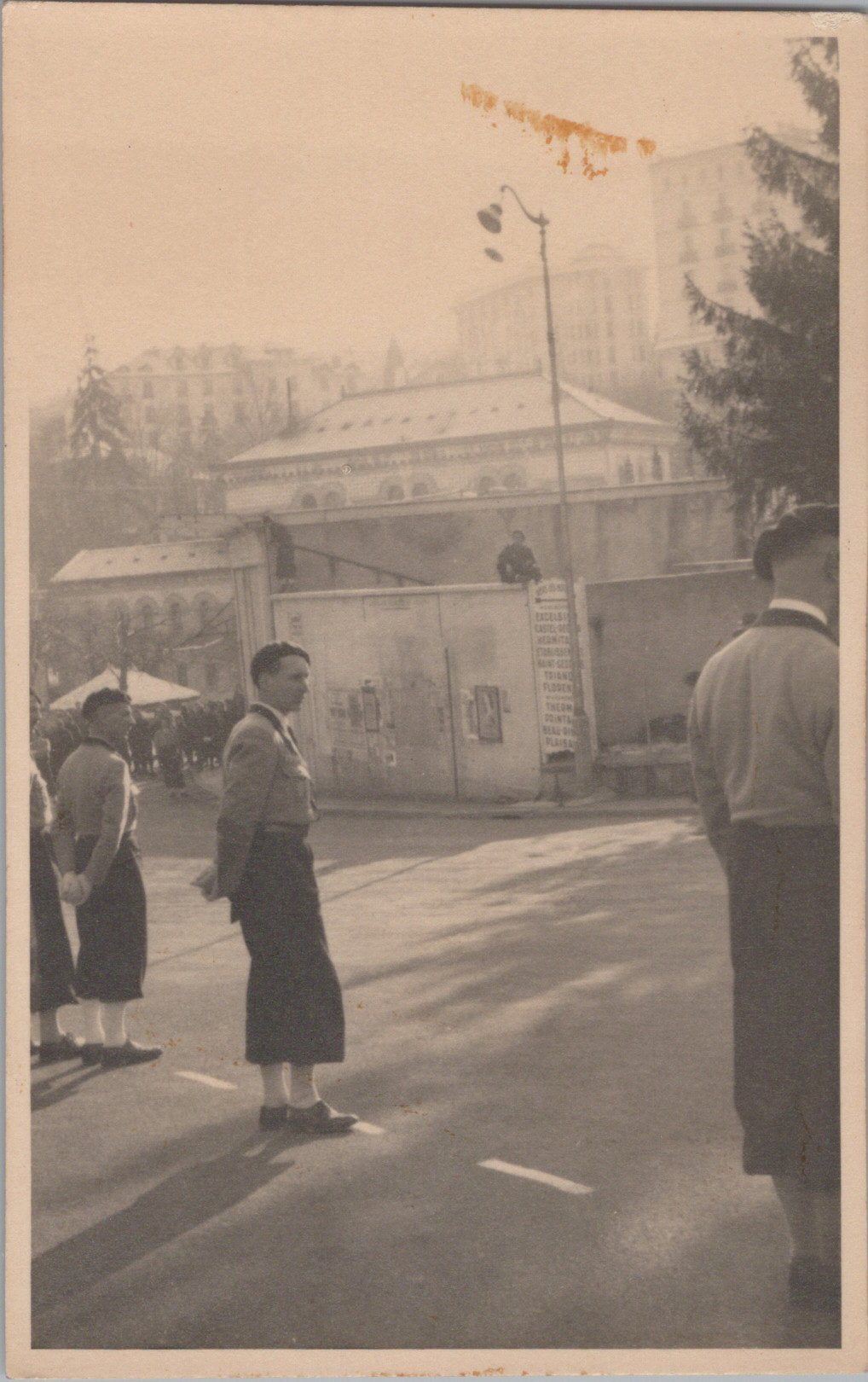 carte photo commissaire Bousquet des chantiers de jeunesse Chatel Guyon 1942
