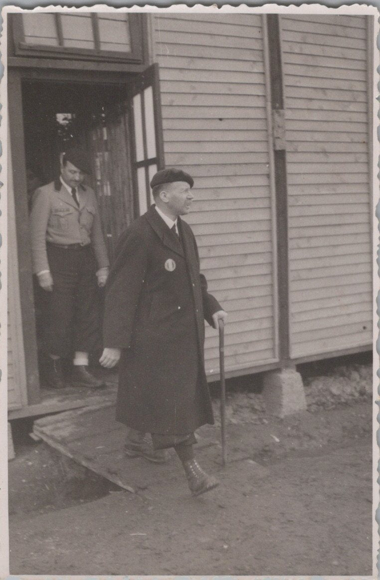 photo chantiers de jeunesse chef de Pontbriand avec général de la Porte du Theil 10x6,5 cm