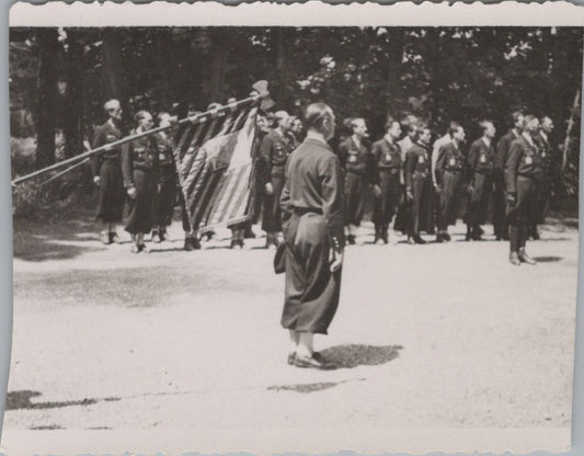 photo chantiers de jeunesse présentation au fanion Lapleau 8,5 x 6,5 cm