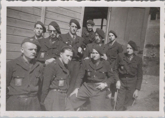 photo chantiers de jeunesse jeunes à Lapleau 8,5 x 6 cm