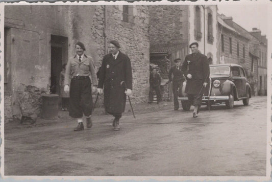 photo chantiers de jeunesse commissaire de la porte du Theil et de Pontbriand à Lapleau  10 x 6,5 cm