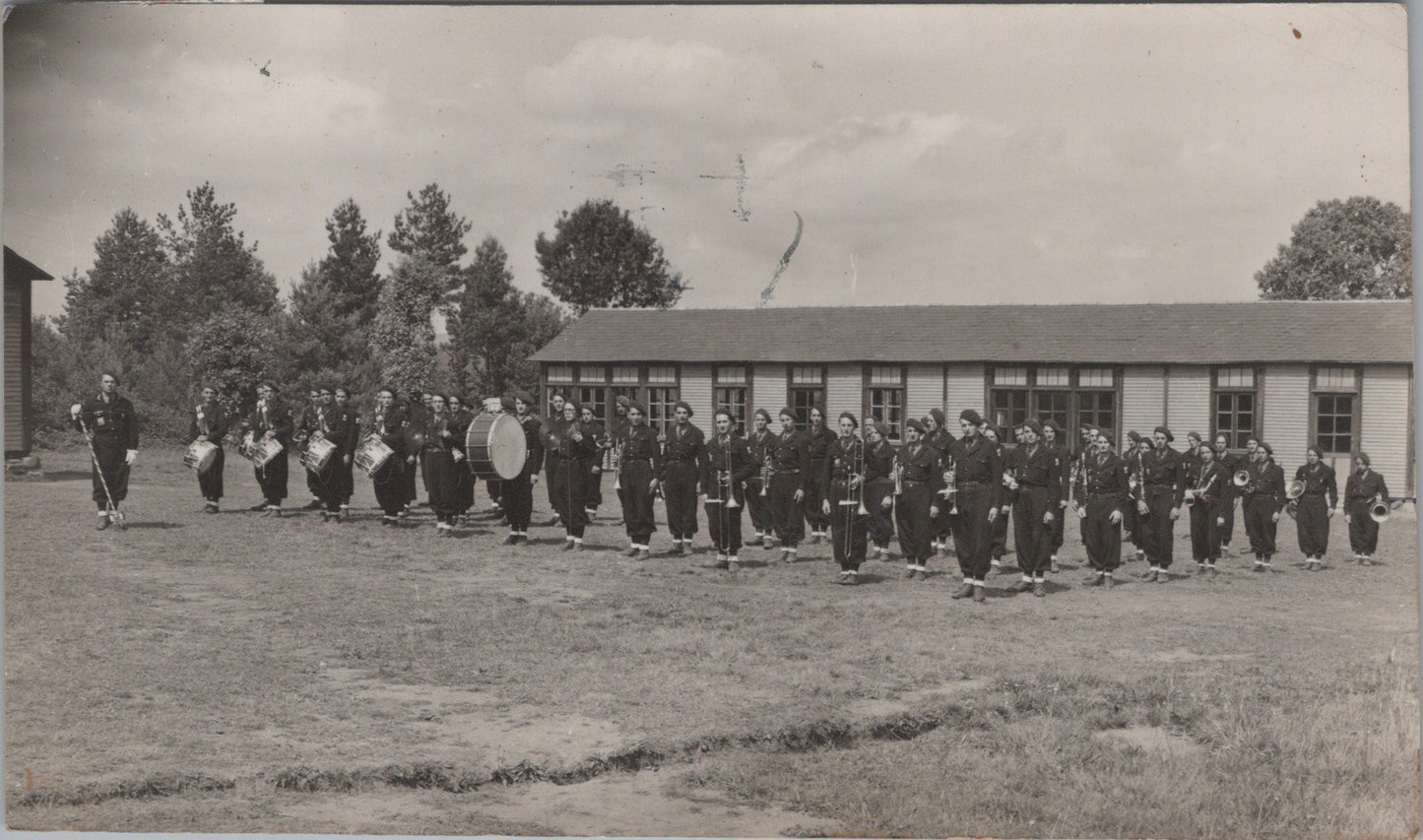 photo musique du groupement de chantiers de jeunesse N°20 a Lapleau 1942 15x9 cm