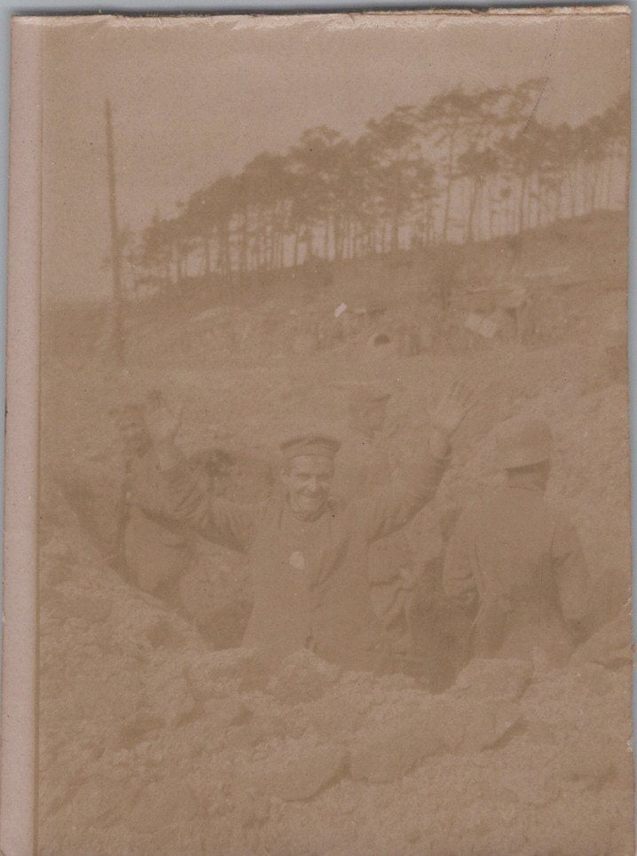 2 photos Boches prisonniers bois du Chauffour fort de Brimont avril 1917 8 x 6 cm