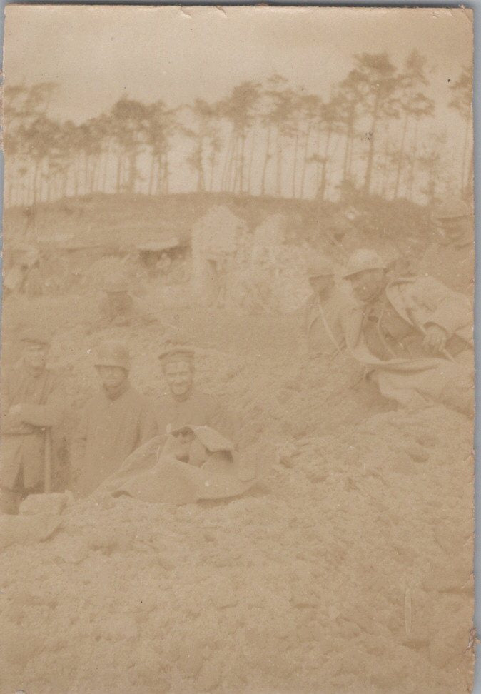 2 photos Boches prisonniers bois du Chauffour fort de Brimont avril 1917 8 x 6 cm