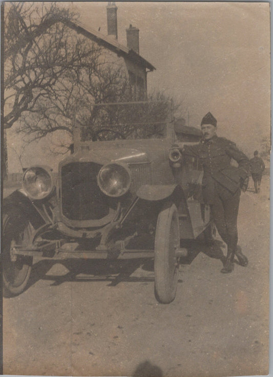 belle photo d'un poilu devant sa voiture 1914-1918 13x10 cm
