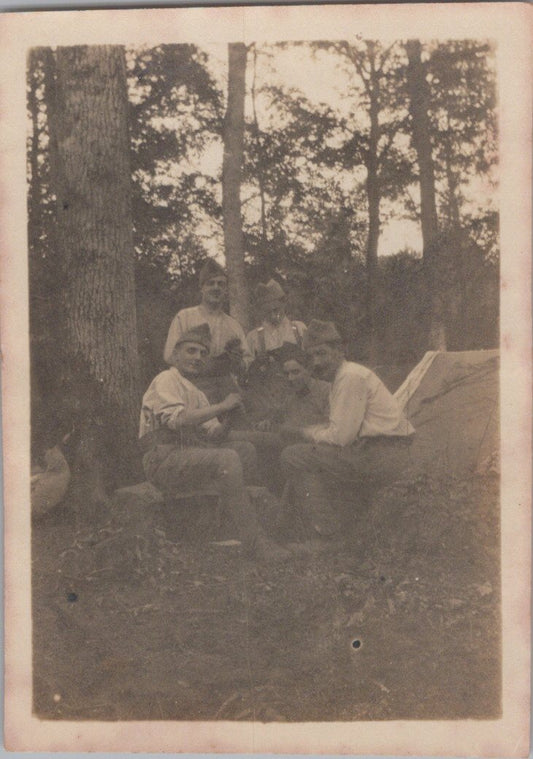 2 photos poilus dans la foret de Reims 1918 8,5 x 6 cm