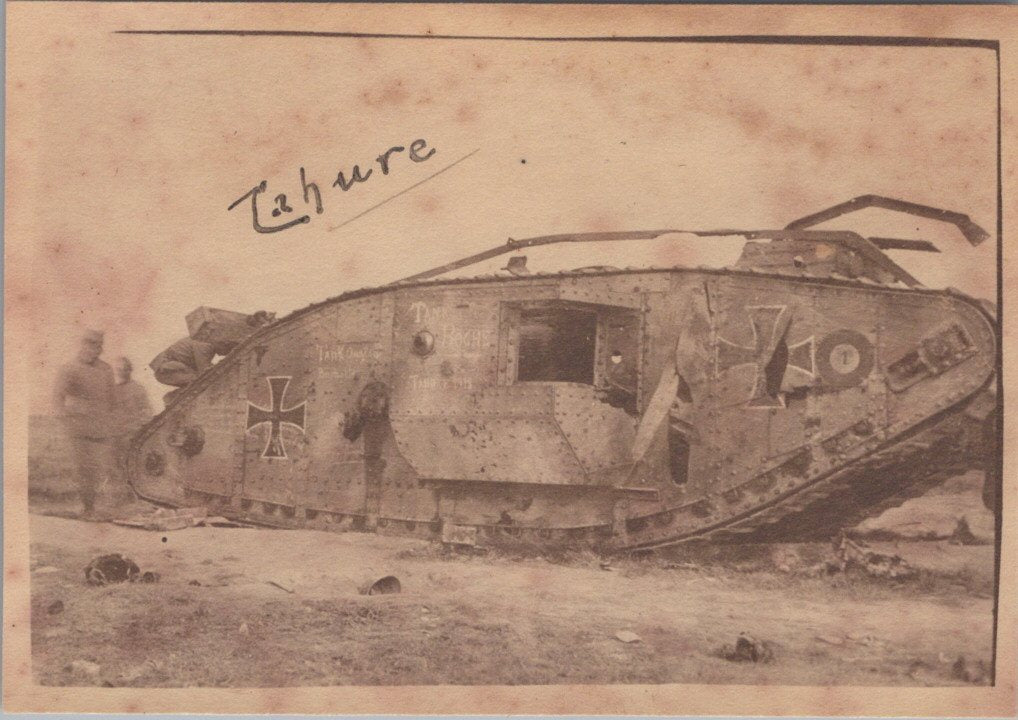 photo char anglais pris par les allemands détruit à Tahure 1918 8,5 x 6 cm