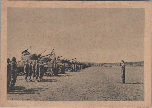 2 cartes postales char Turenne et revue par de Lattre 1ere armée Française 1945