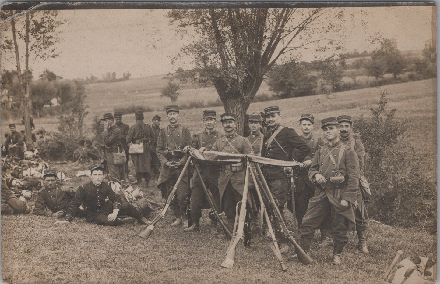 carte photo drapeau et poilus du 14° régiment d'infanterie