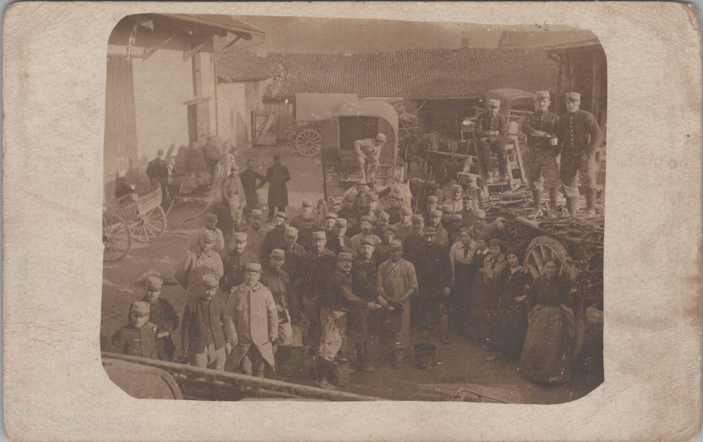 carte photo ravitaillement par poilus du 403°RI