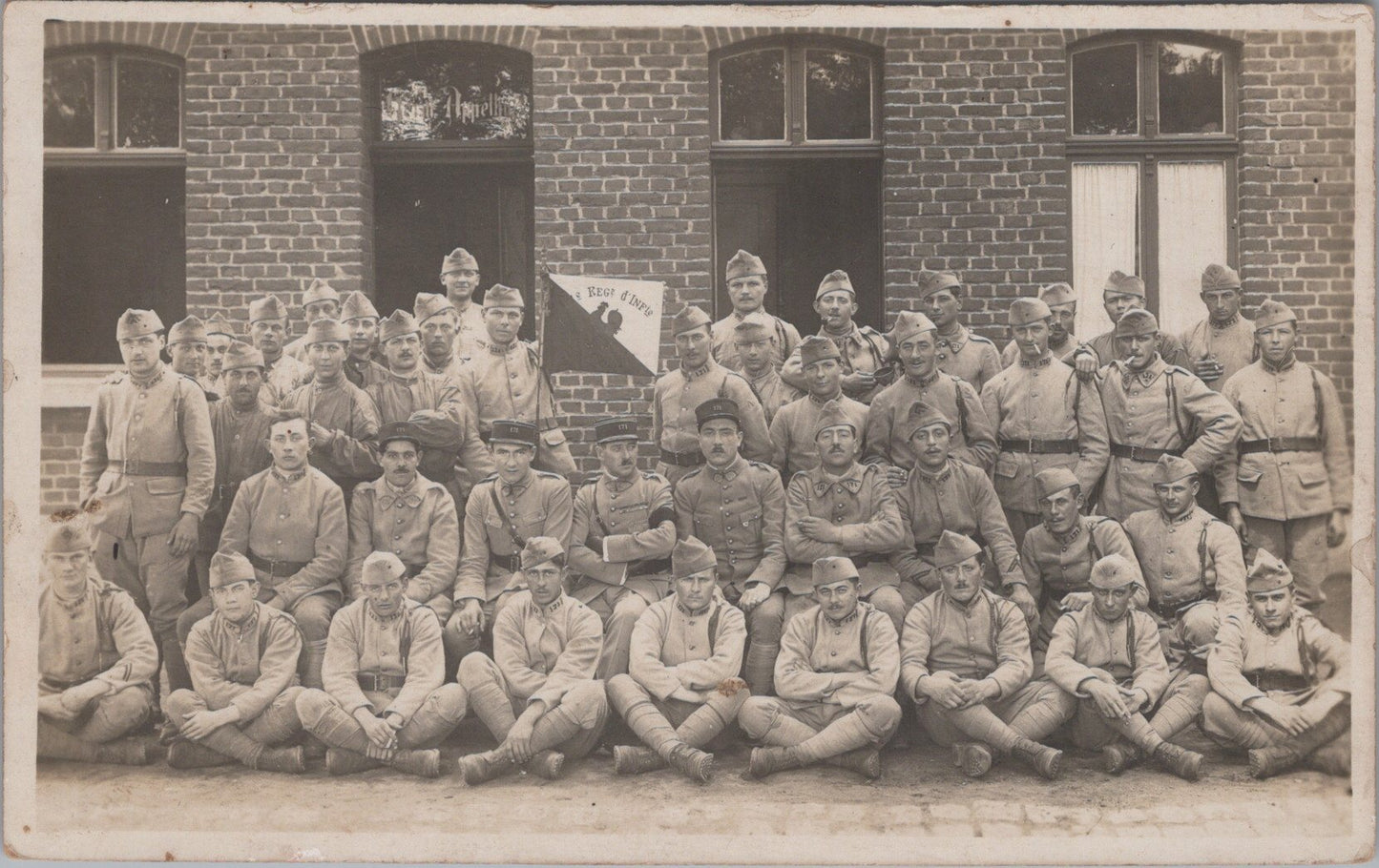 carte photo groupe du 171°RI avec fanion années 20