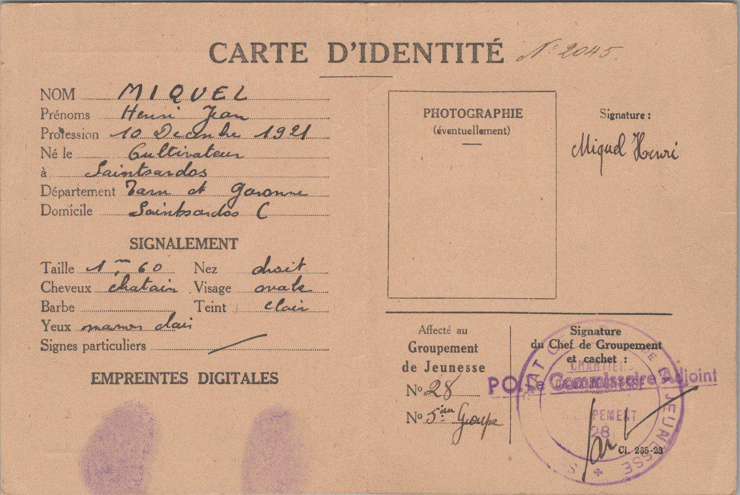 carte d'identité d'un jeune des chantiers de jeunesse groupement 28 et tableau dessin des grades
