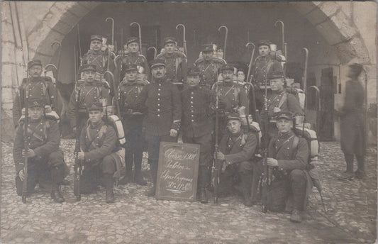 carte photo soldats du 30°RI Annecy avec cannes de montagne 1908