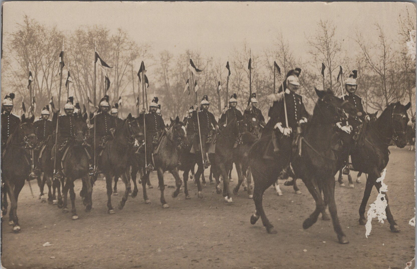 carte photo dragons au défilé Rhone vers 1910