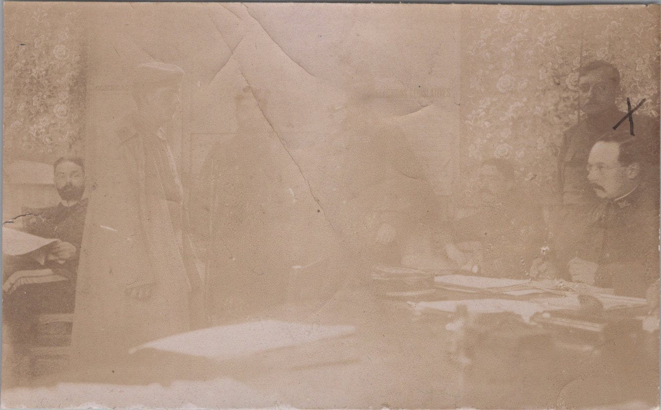 2 photos interrogatoire de prisonnier allemand 11x8,5 cm et 11x7 cm