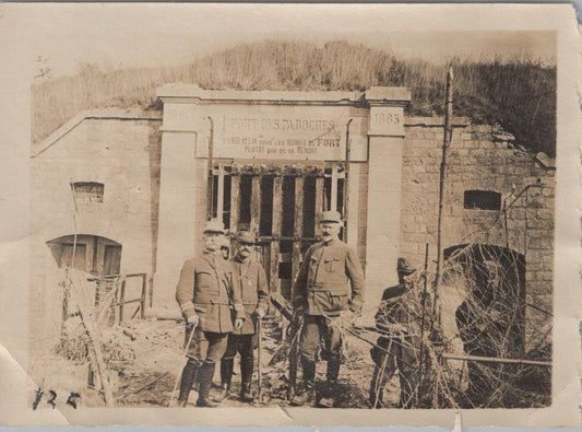 2 photos fort des Paroches avec officiers Saint Mihiel 9x6,5 cm