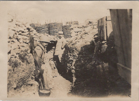 photo officers et poilus dans une tranchée 9x6,5 cm 2