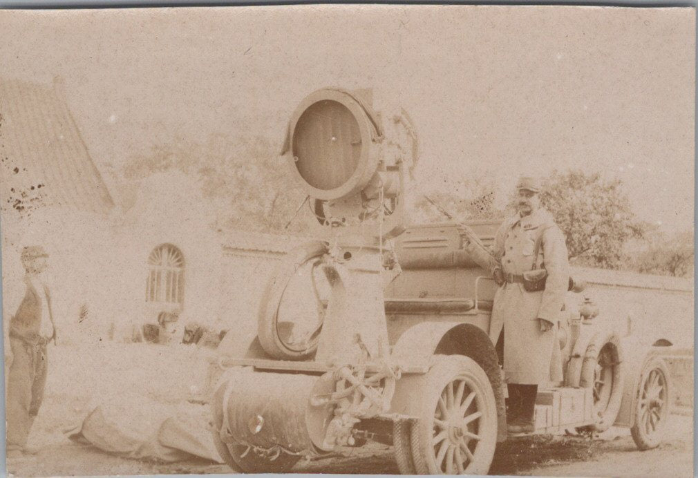 photo d'une voiture française avec projecteur 8,5 x 6 cm