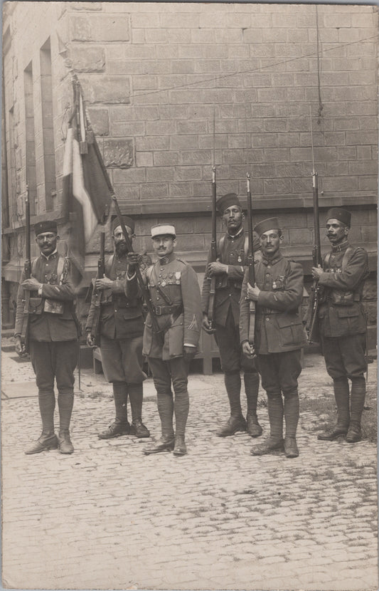 carte photo garde au drapeau du 8° tirailleurs tunisiens  1918-19