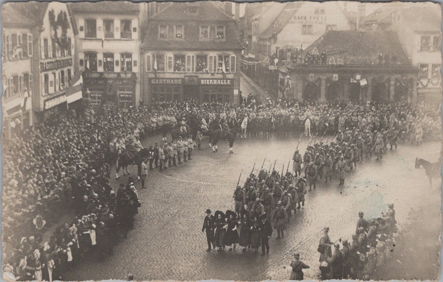 2 cartes photo entrée des français à Haguenau 25 novembre 1918