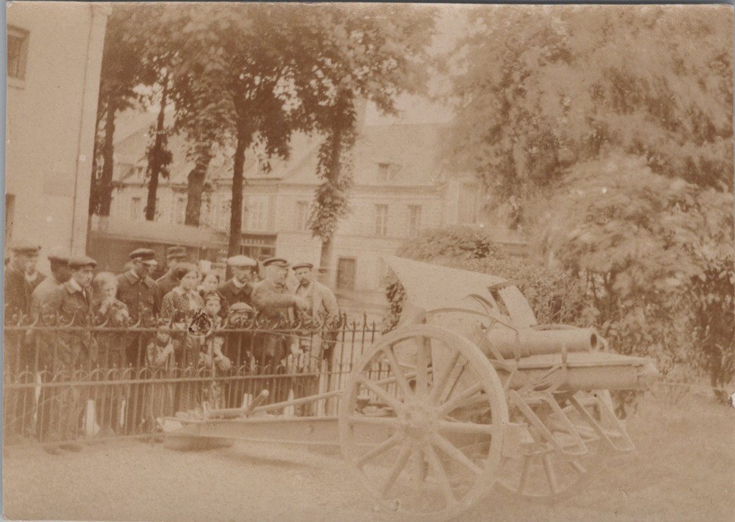 photo canon de 105 Boche à Doullens 8,5 x 6 cm