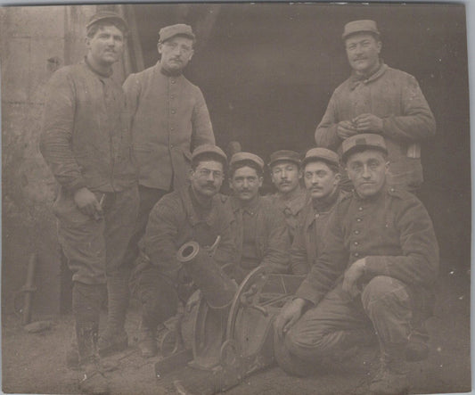 photo de poilus avec crapouillot de 58 1914-18 9,5 x 8 cm