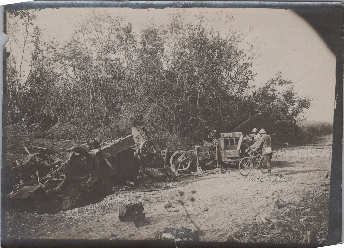 2 grandes photos convoi détruit Chemin des Dames 1914-18 17x12 cm
