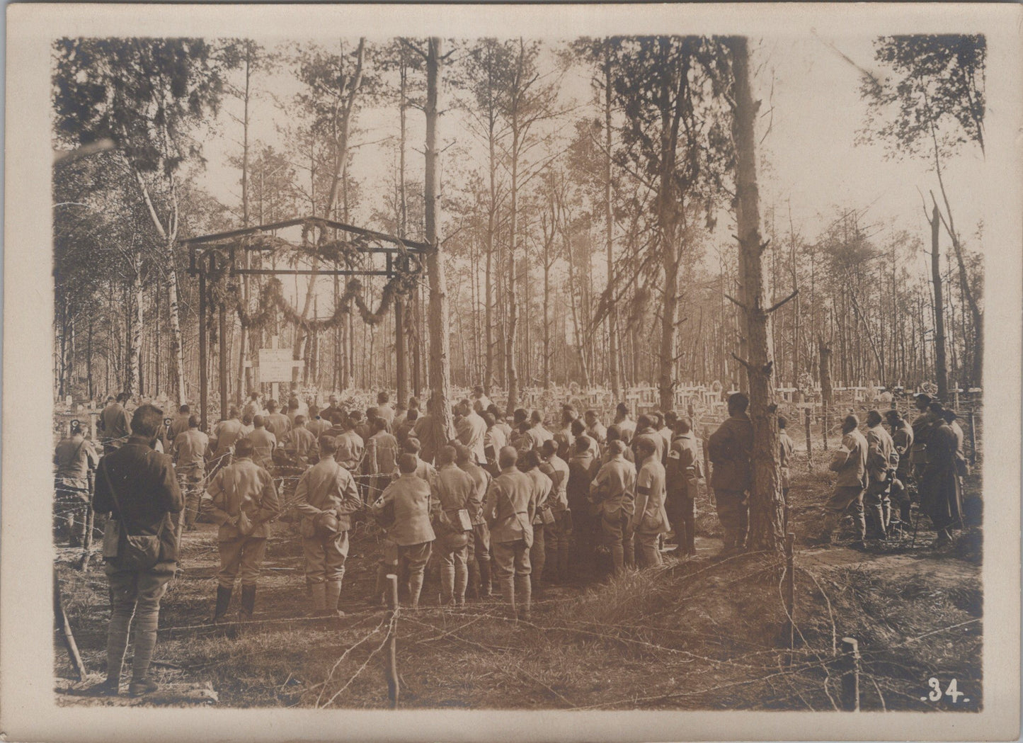 grande photo messe dans un cimetière provisoire 1914-18 17x12 cm