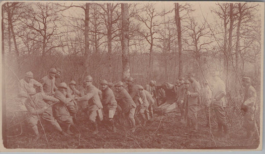 photo avec artilleurs trainant un canon de 90  1914-1918 11x6,5 cm