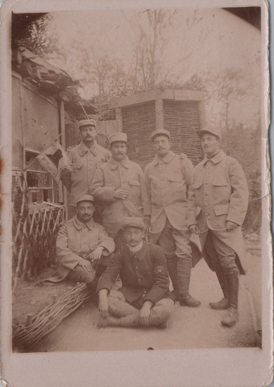photo de poilus du 13°RI (Nevers) avec fanion 1914-1918 13x9 cm