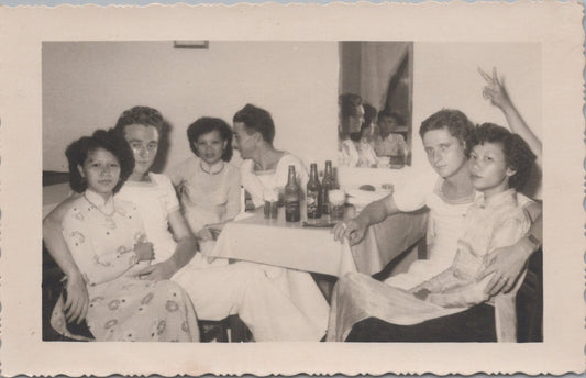 carte photo marins Français avec filles, maison close ? Indochine