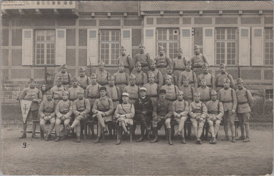 carte photo d'une unité d'aviation avec fanion années 20