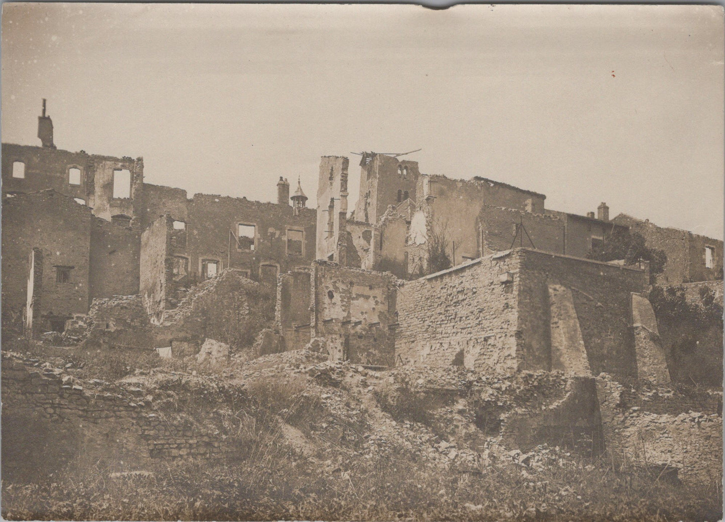 grande photo Nomeny vue de l'intérieur de la cité Meurthe et Moselle 1914-18 17x12 cm
