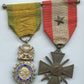 ensemble 2 médailles : médaille militaire et croix de guerre TOE montées sur attache à boules