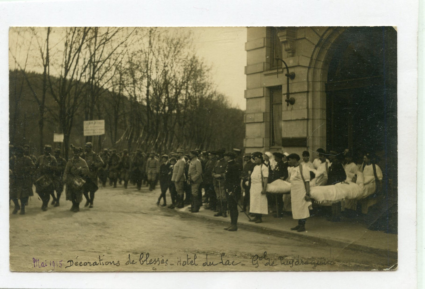 carte photo remise de décorations aux blessés Gérardmer Vosges 1915 Chasseurs général Pouydraguin