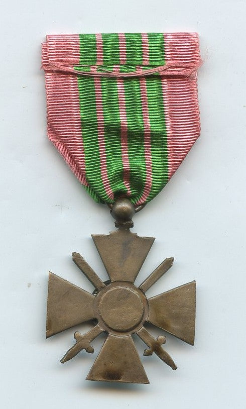 croix de guerre 1939, fabrication uniface avec cercle en creux au dos, 1 citation