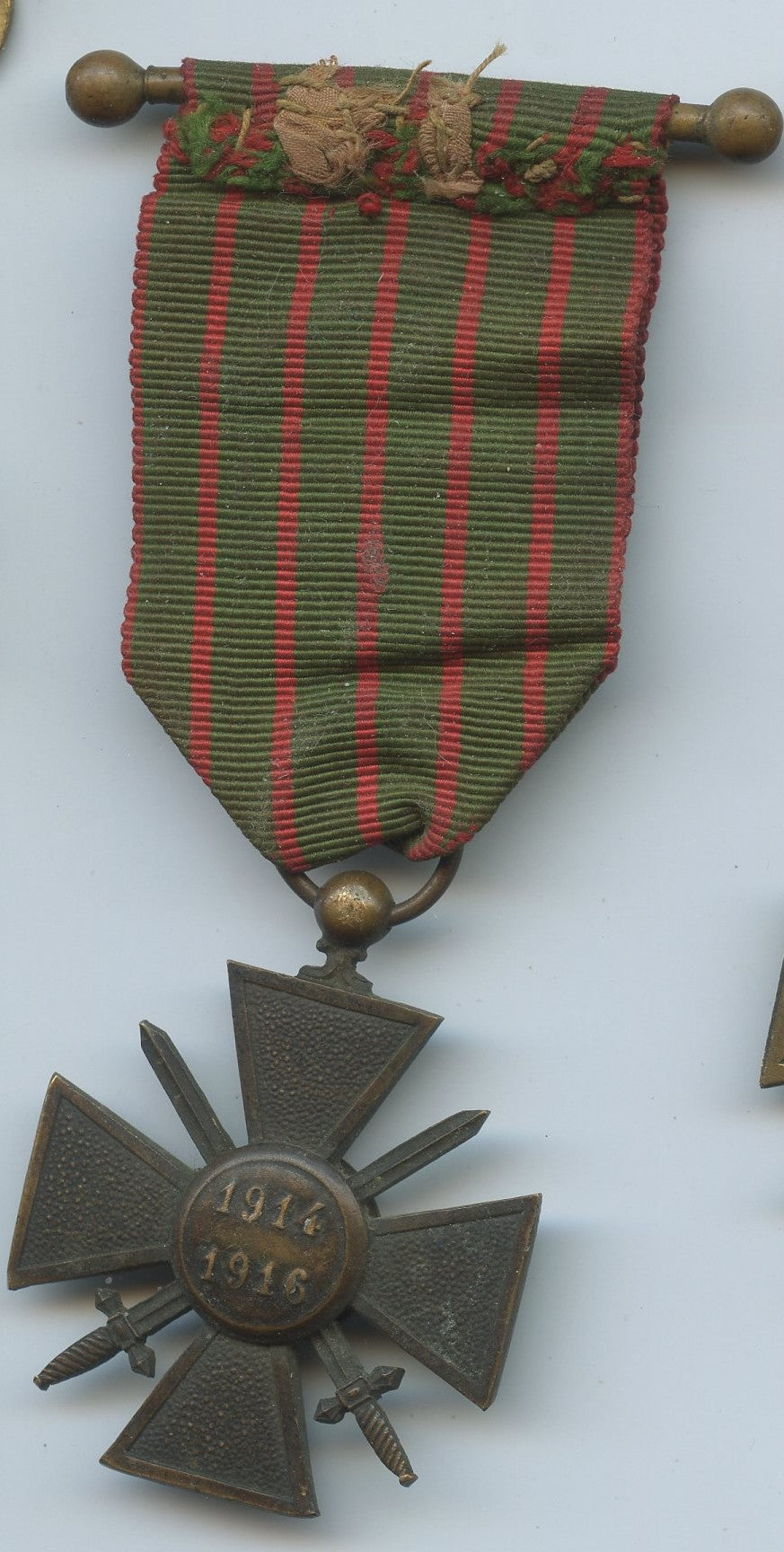 croix de guerre 1914-1916, 2 étoiles attache à boules pur jus !