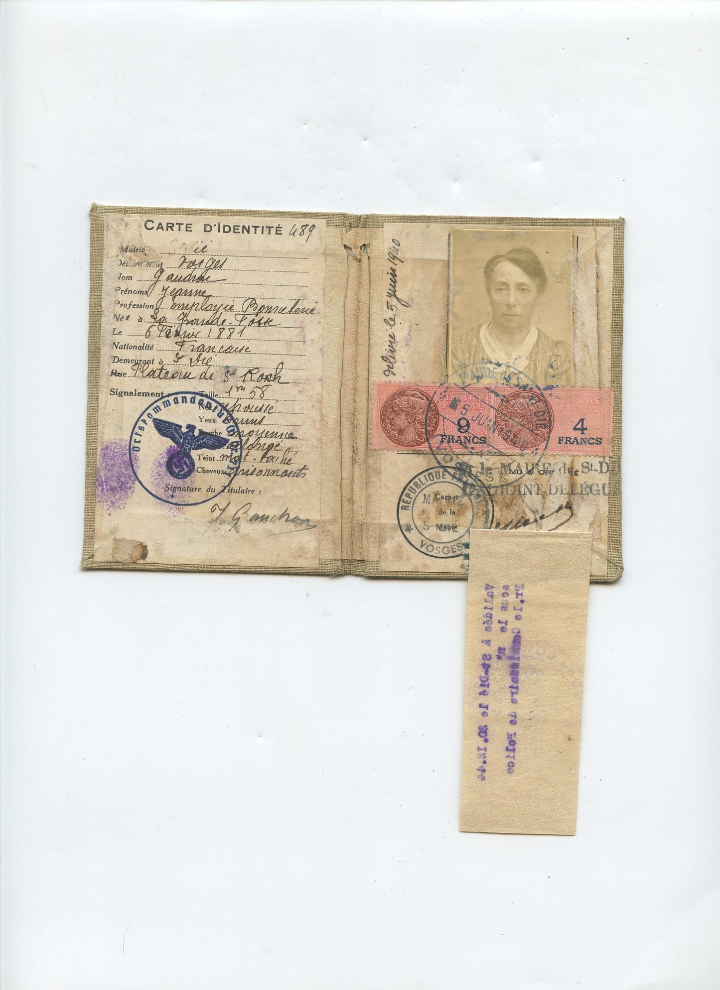 carte d'identité pour une civile de Saint Dié Vosges 1939-45, tampon allemand avec aigle