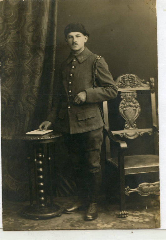 photo d'un chasseur du 5°BCP avec insigne années 20