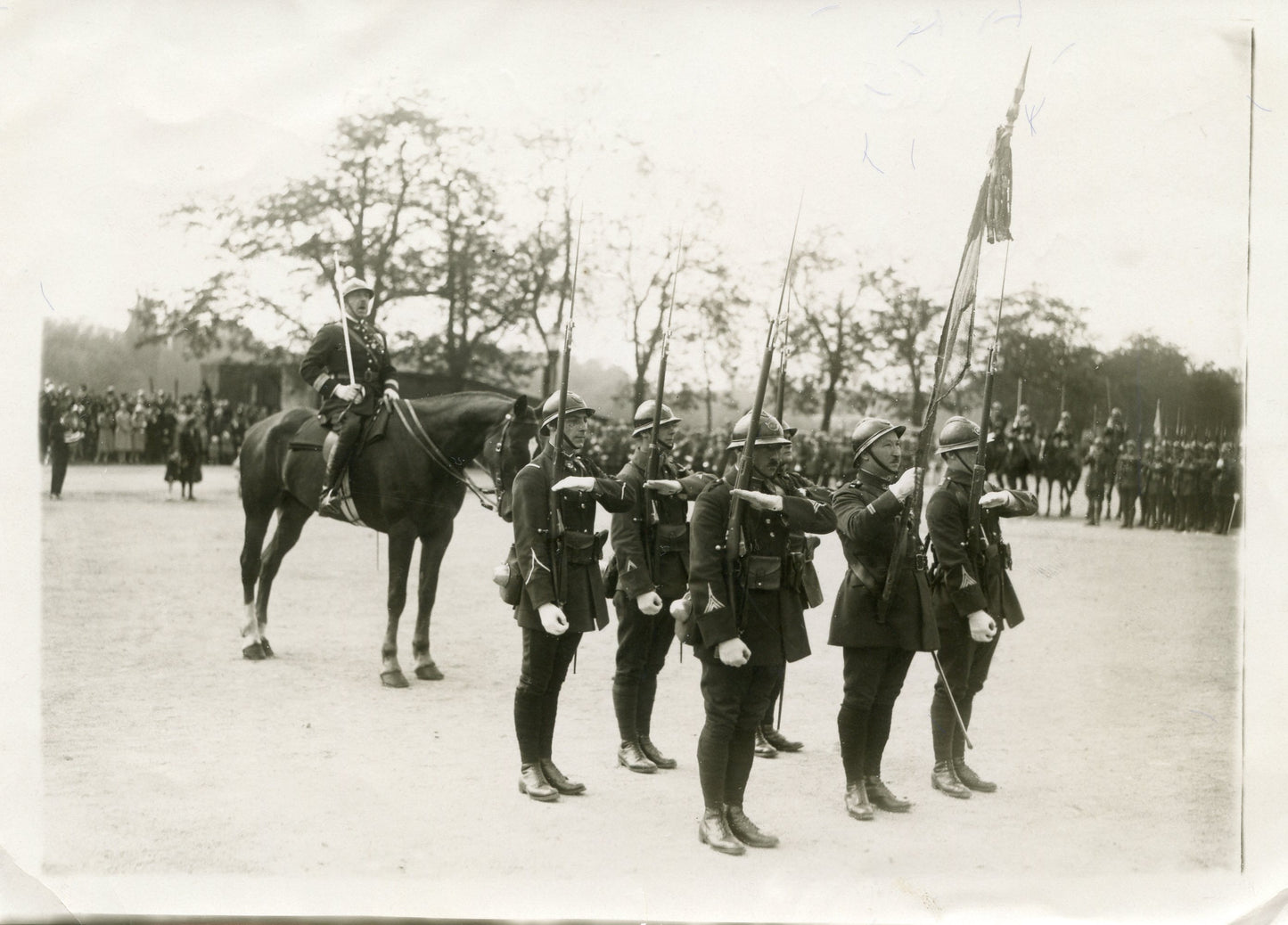 grande photo drapeau des chasseurs et sa garde années 20