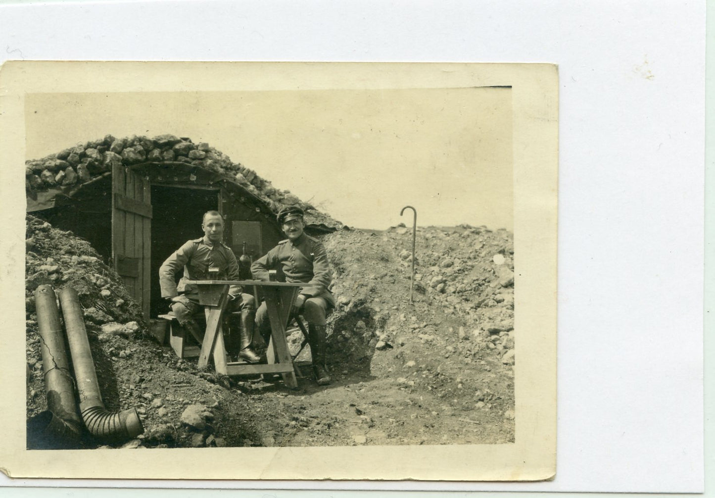 photo de 2 officiers allemands dans une tranchée 1914-1918,